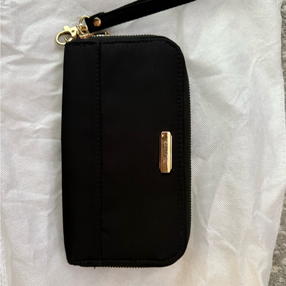 EUC Travelon Continental travel wallet